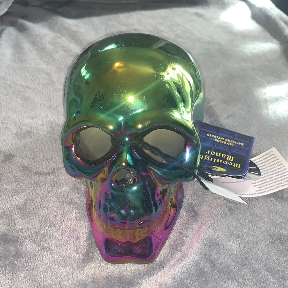 Skull, Tri - Color , Flashing Red, Blue, Green, Flashing Lights, Never Used,